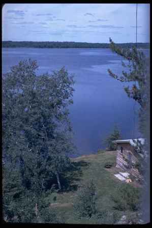 LakeCabin.JPG (283062 bytes)